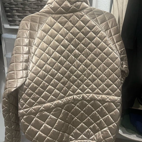 Gold athletic puffer jacket worn twice - Picture 3 of 3